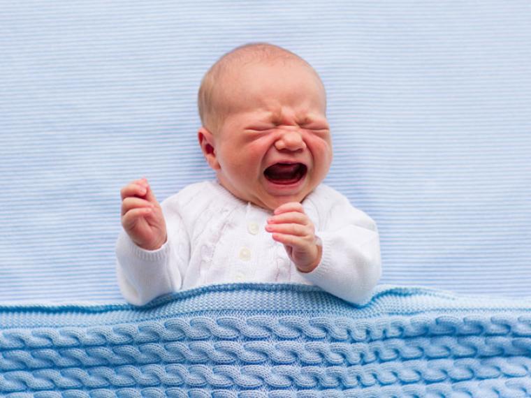 Bebekler anne karnında neden ağlar?